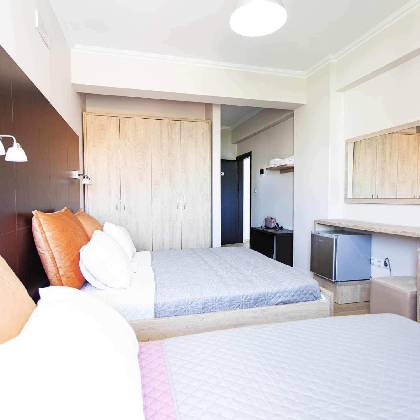 George Hotel Rooms&Suites Himare Exterior photo